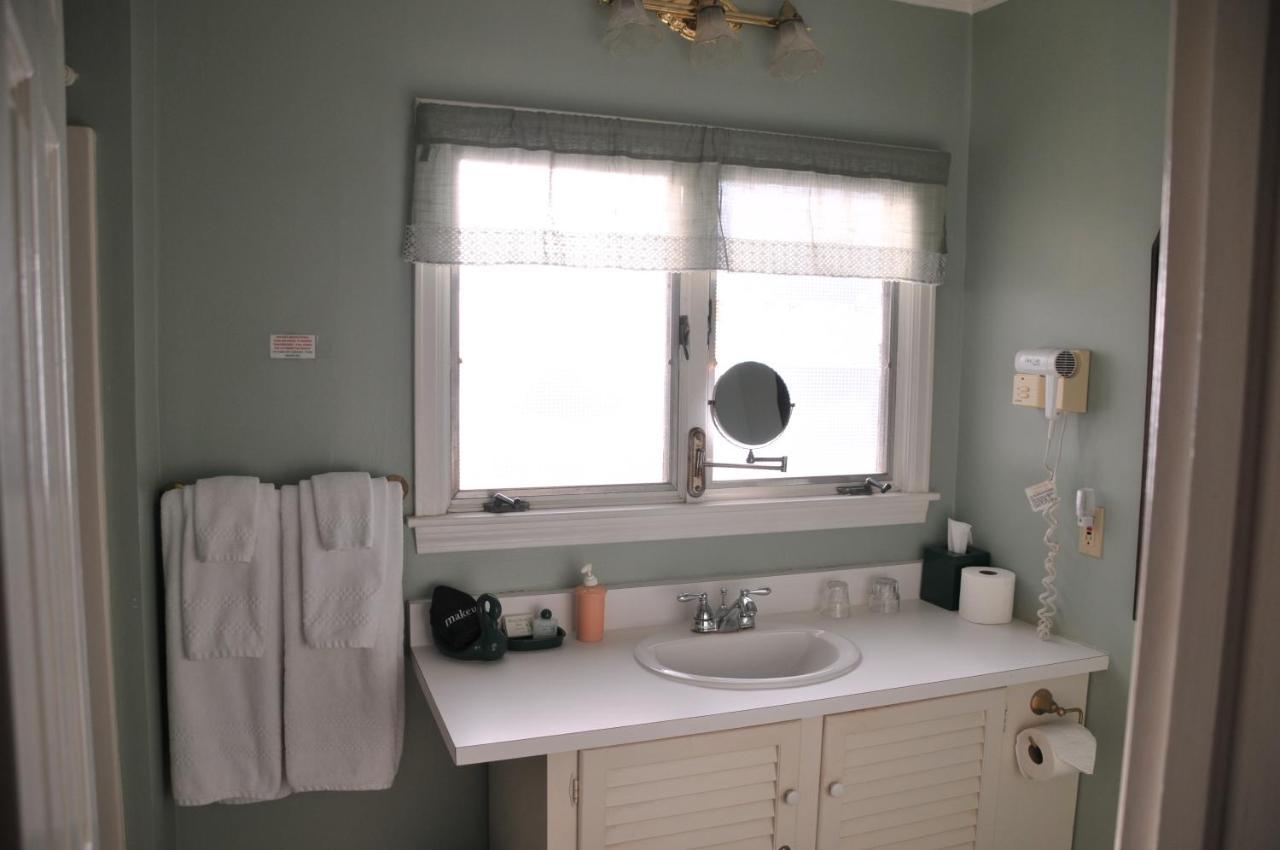 Strong House Inn Vergennes ภายนอก รูปภาพ