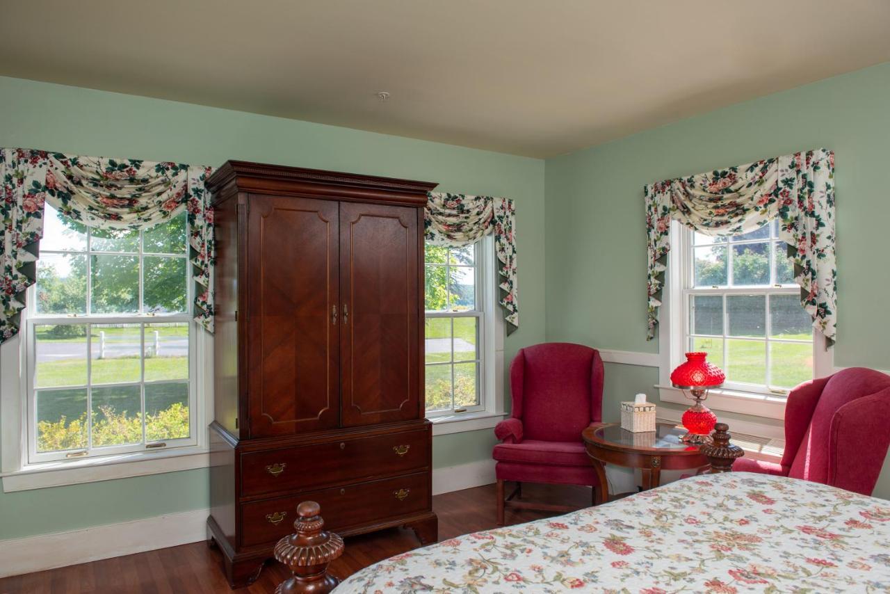 Strong House Inn Vergennes ภายนอก รูปภาพ