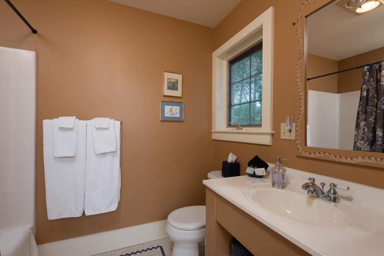 Strong House Inn Vergennes ภายนอก รูปภาพ