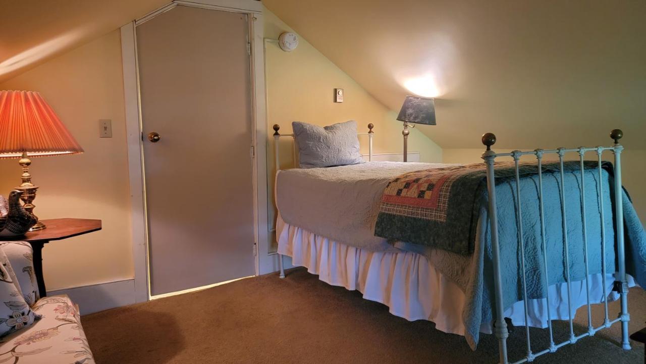 Strong House Inn Vergennes ภายนอก รูปภาพ