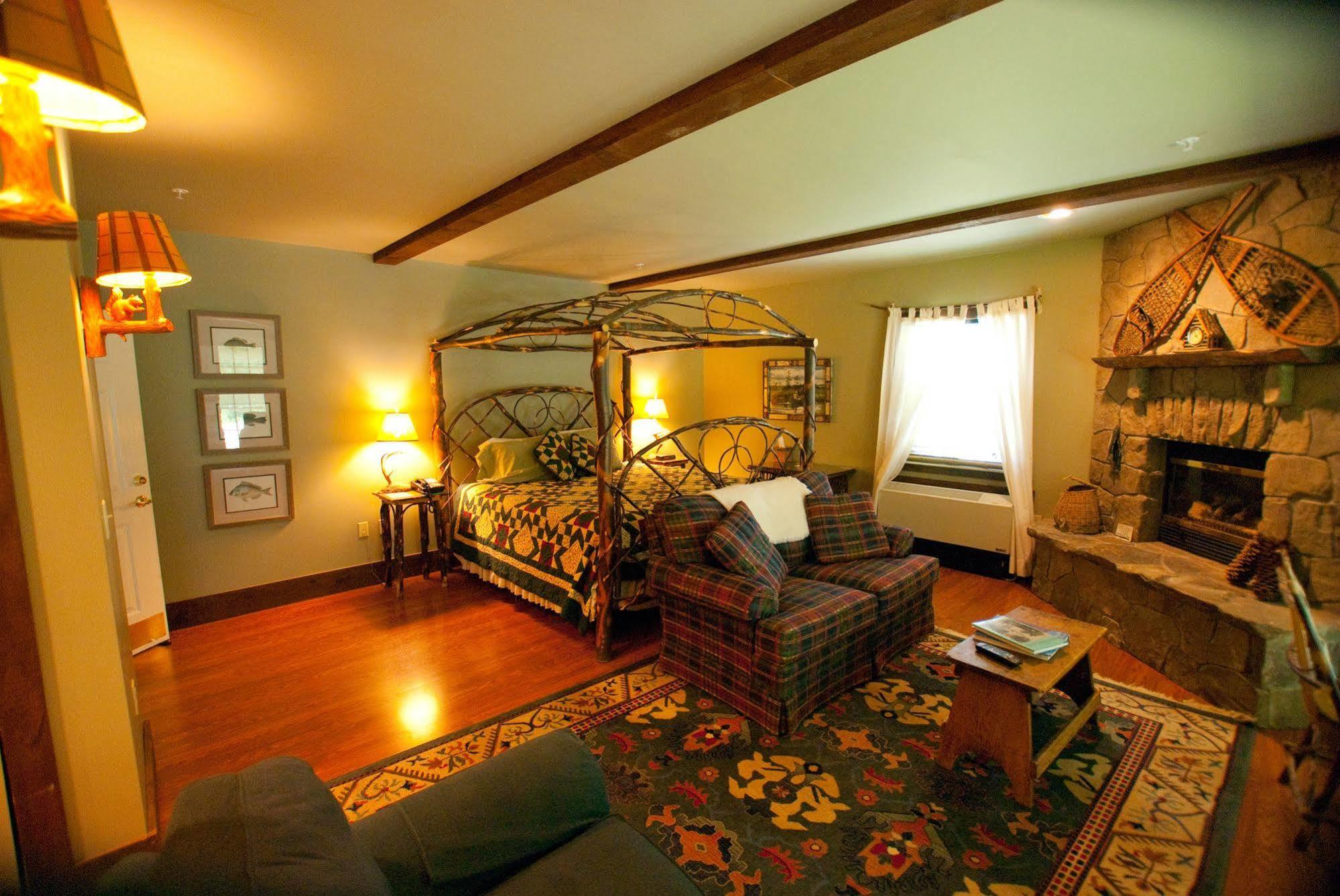 Strong House Inn Vergennes ภายนอก รูปภาพ
