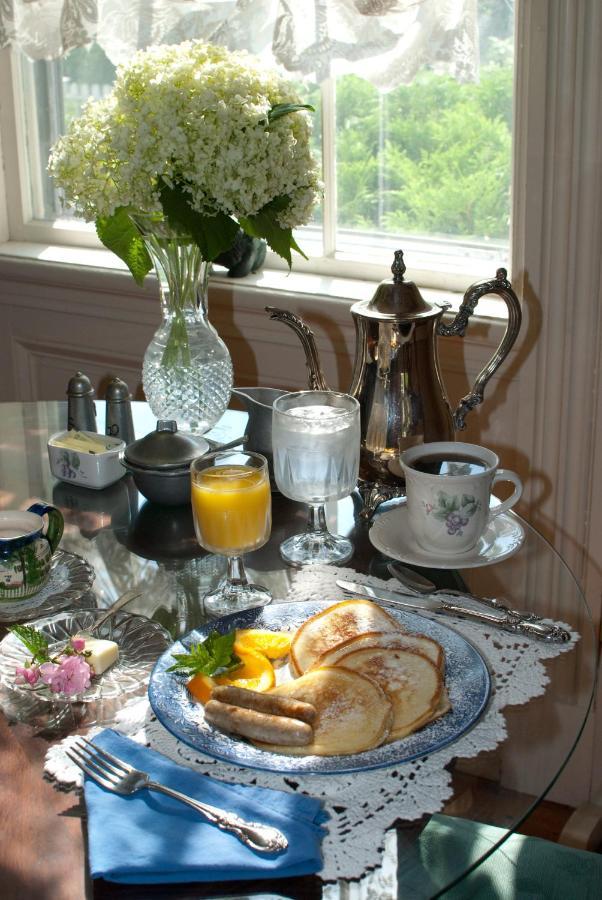Strong House Inn Vergennes ภายนอก รูปภาพ