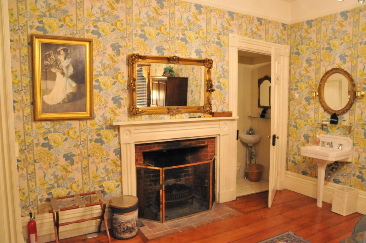 Strong House Inn Vergennes ภายนอก รูปภาพ